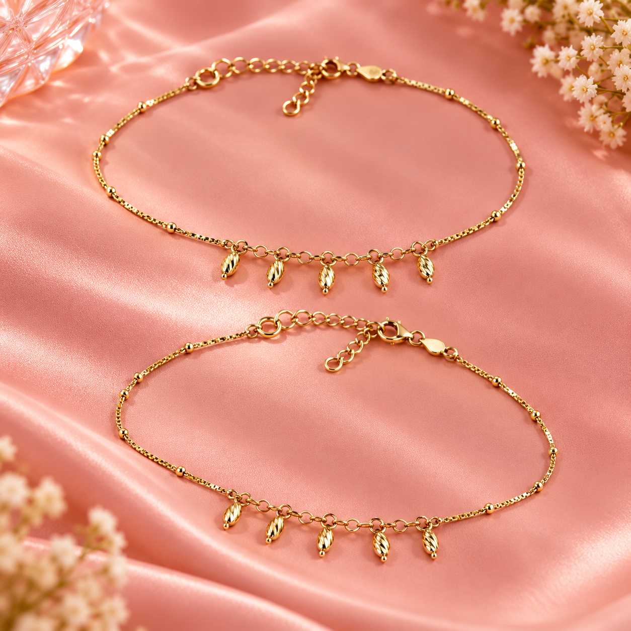Taravya Golden Teardrop Charm Anklet