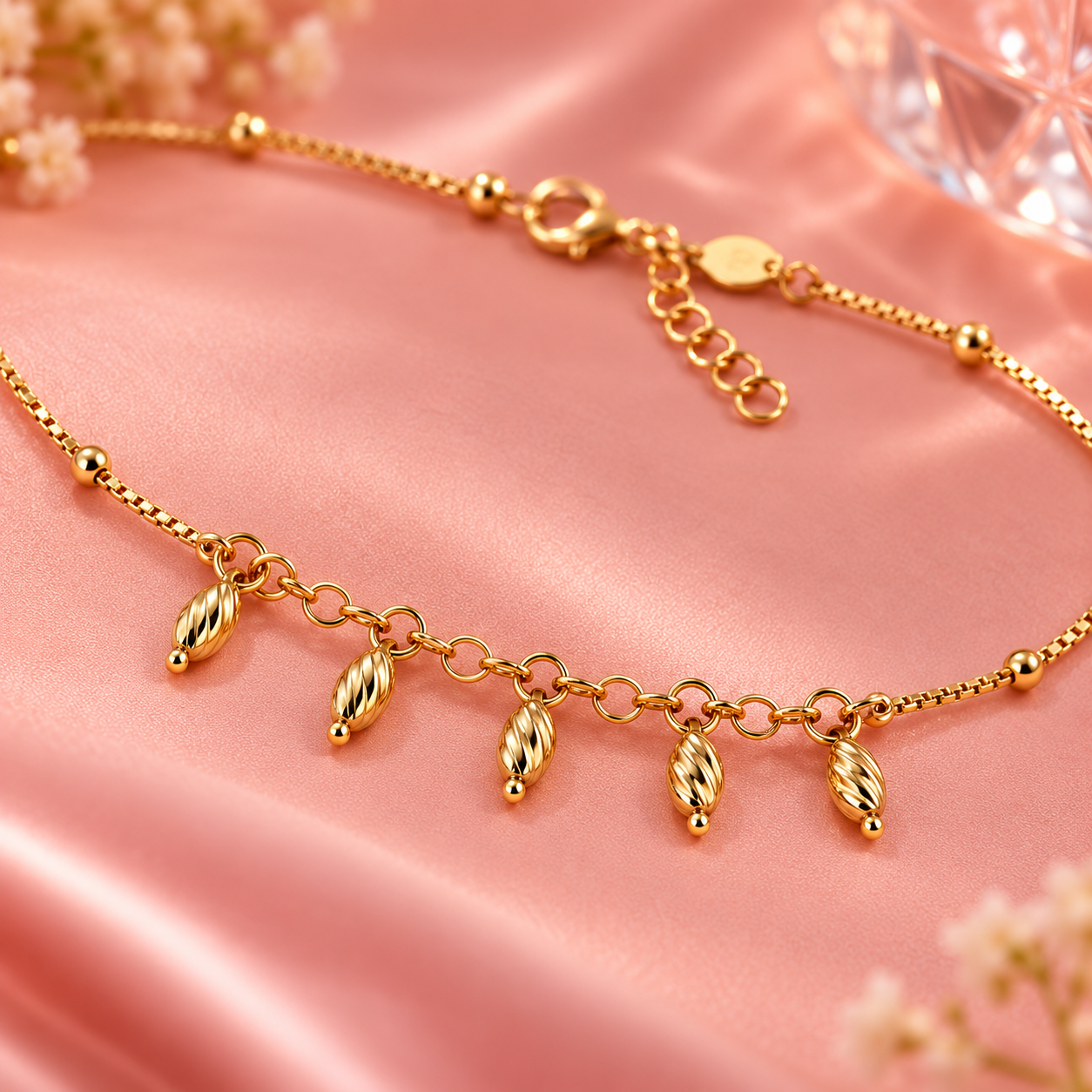 Taravya Golden Teardrop Charm Anklet