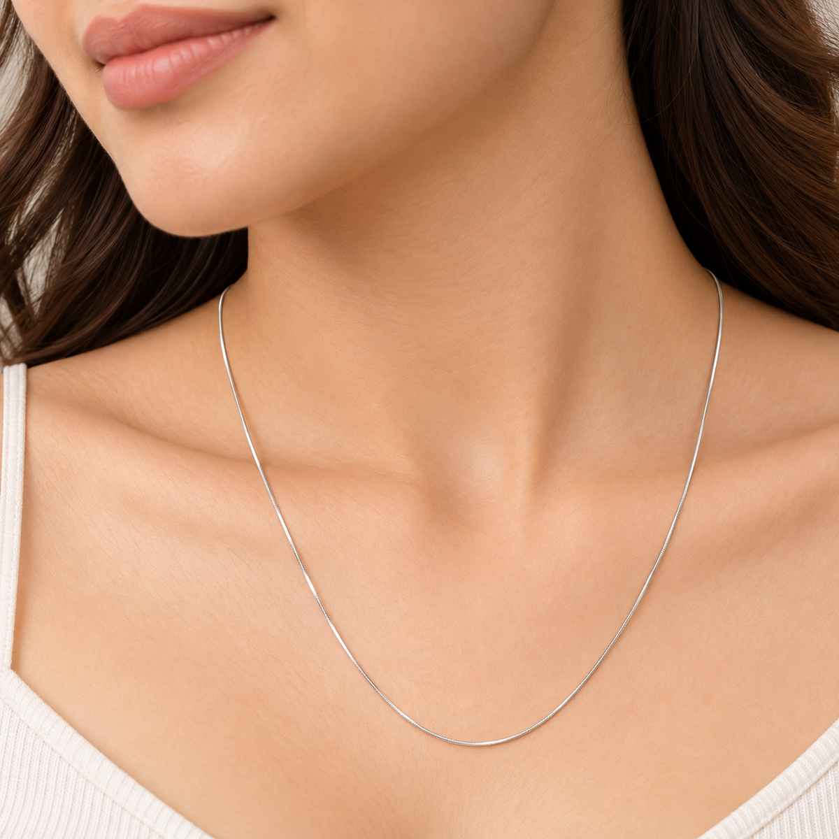 Sleek Silhouette Chain Taravya
