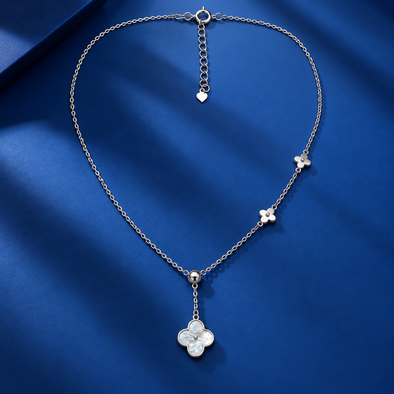 Taravya Pearl Bloom Clover Pendant Necklace