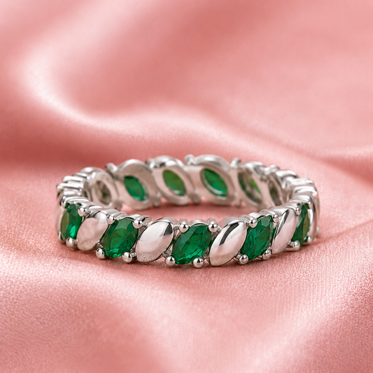 Evergreen Glow – 925 Silver Forest Green Eternity Band