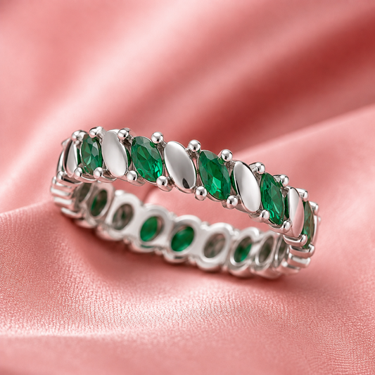 Evergreen Glow – 925 Silver Forest Green Eternity Band