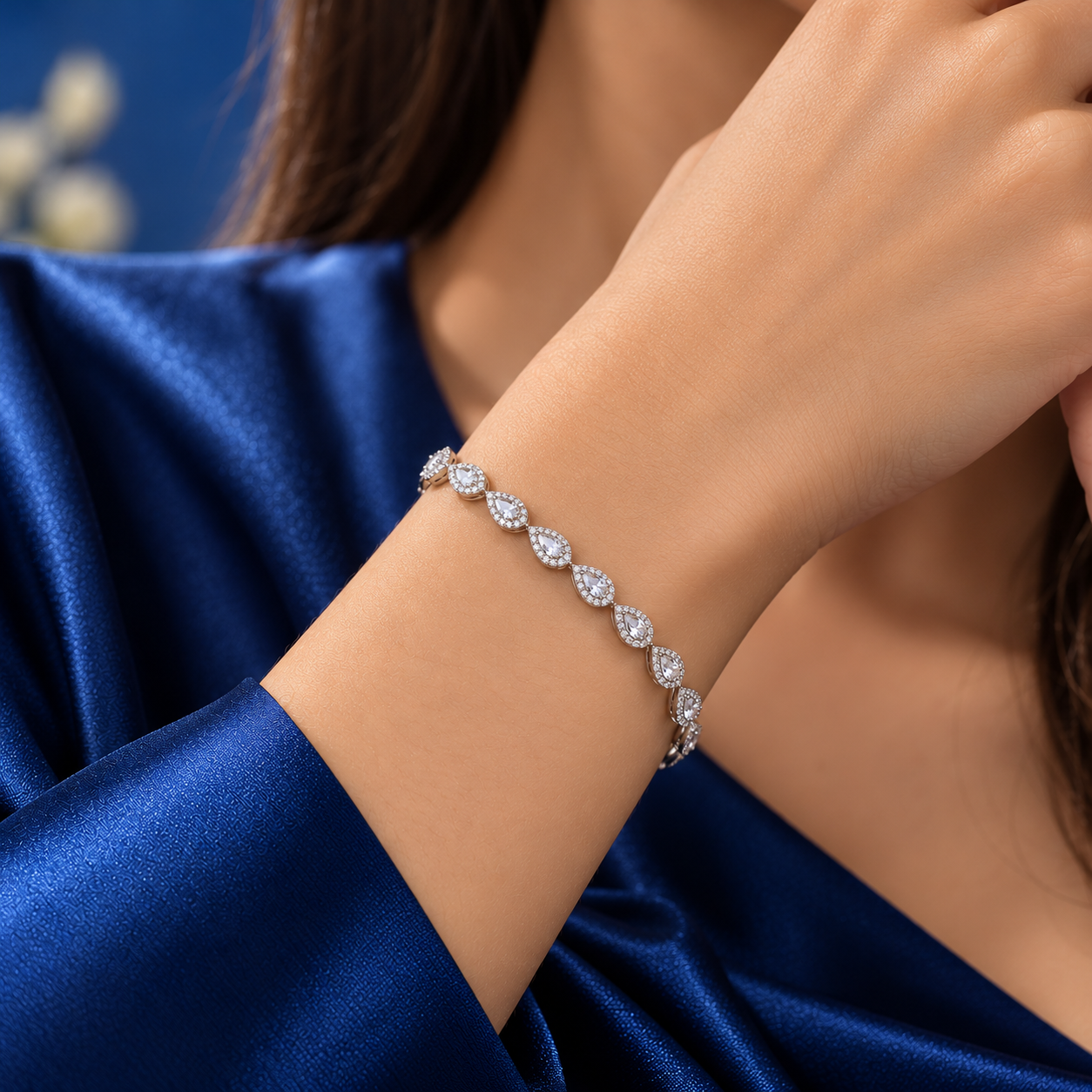 Taravya Women’s Royal Crystal Halo Bracelet