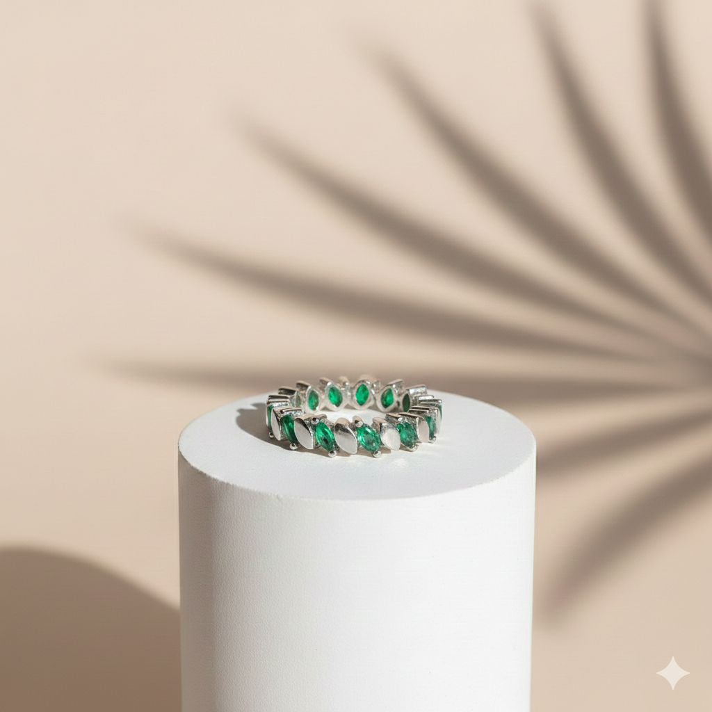 Evergreen Glow – 925 Silver Forest Green Eternity Band