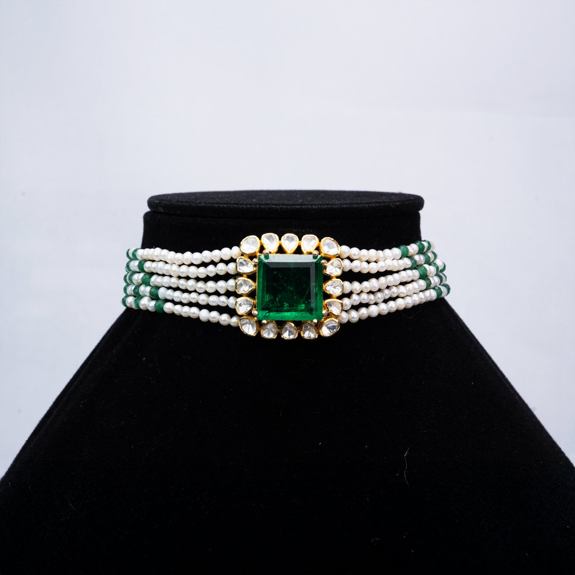 Emerald Radiance Pearl Choker